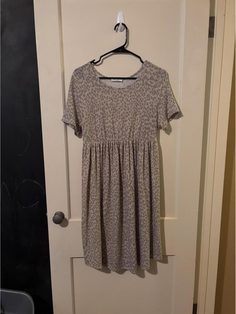 Casual Short Sleeve Leopard Print Dress Size Large  Brand Bom Bom
